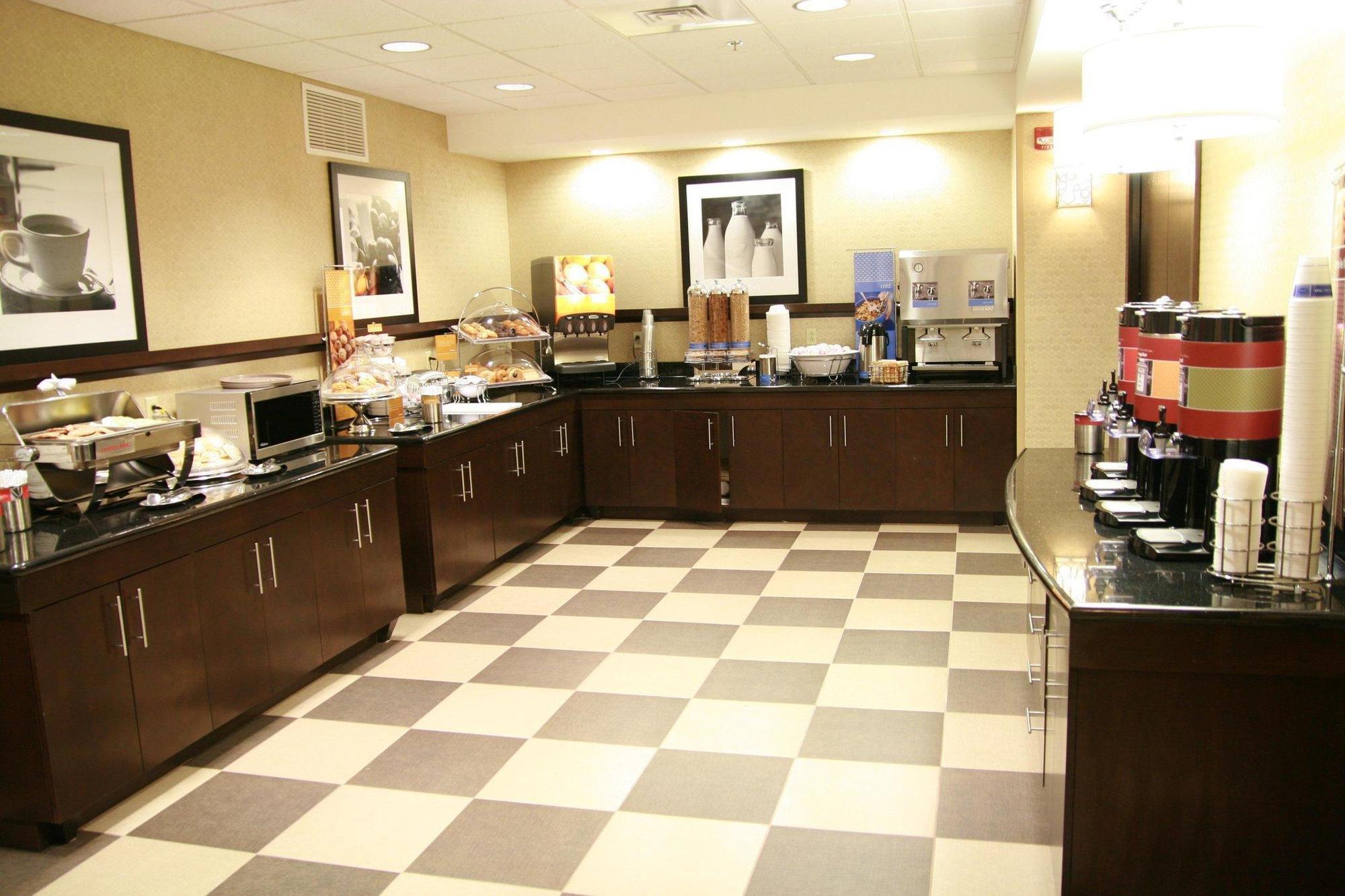 Hampton Inn Topeka Exteriör bild
