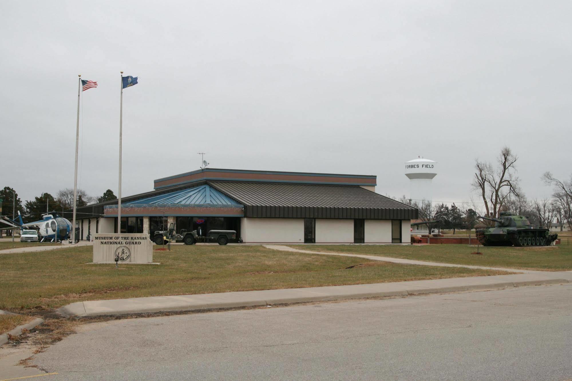 Hampton Inn Topeka Exteriör bild